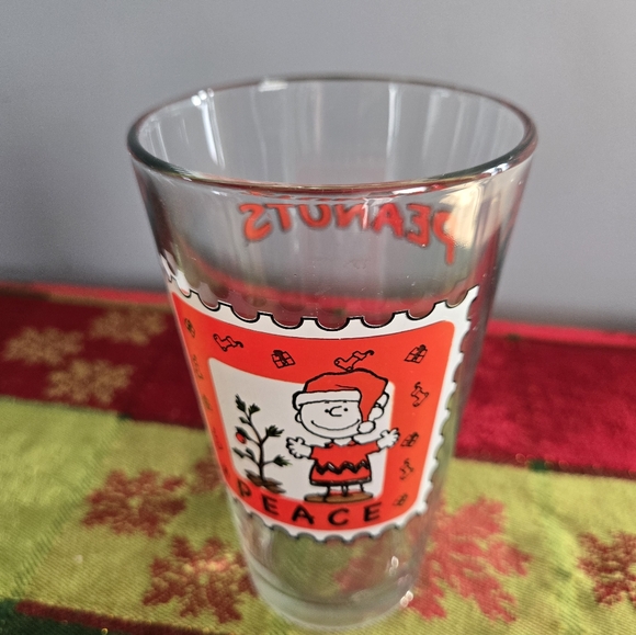 Charlie Brown w Santa Hat & Christmas Tree w (Peace)(Peanuts) 16oz Pint GlassR - Picture 6 of 16